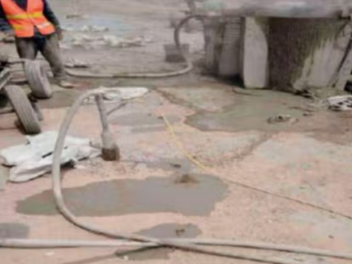 桃城水泥混凝土路面板底注浆技术 路面脱空注浆整治方案