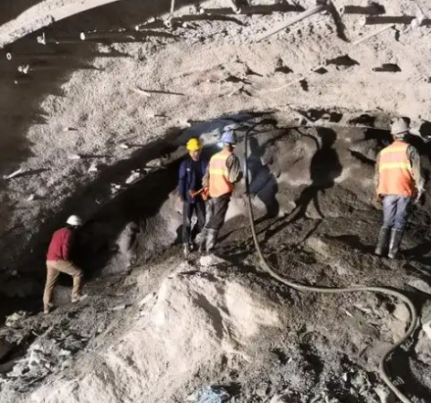 桃城隧道拱顶带模注浆料，微膨胀注浆料的特点及施工工艺